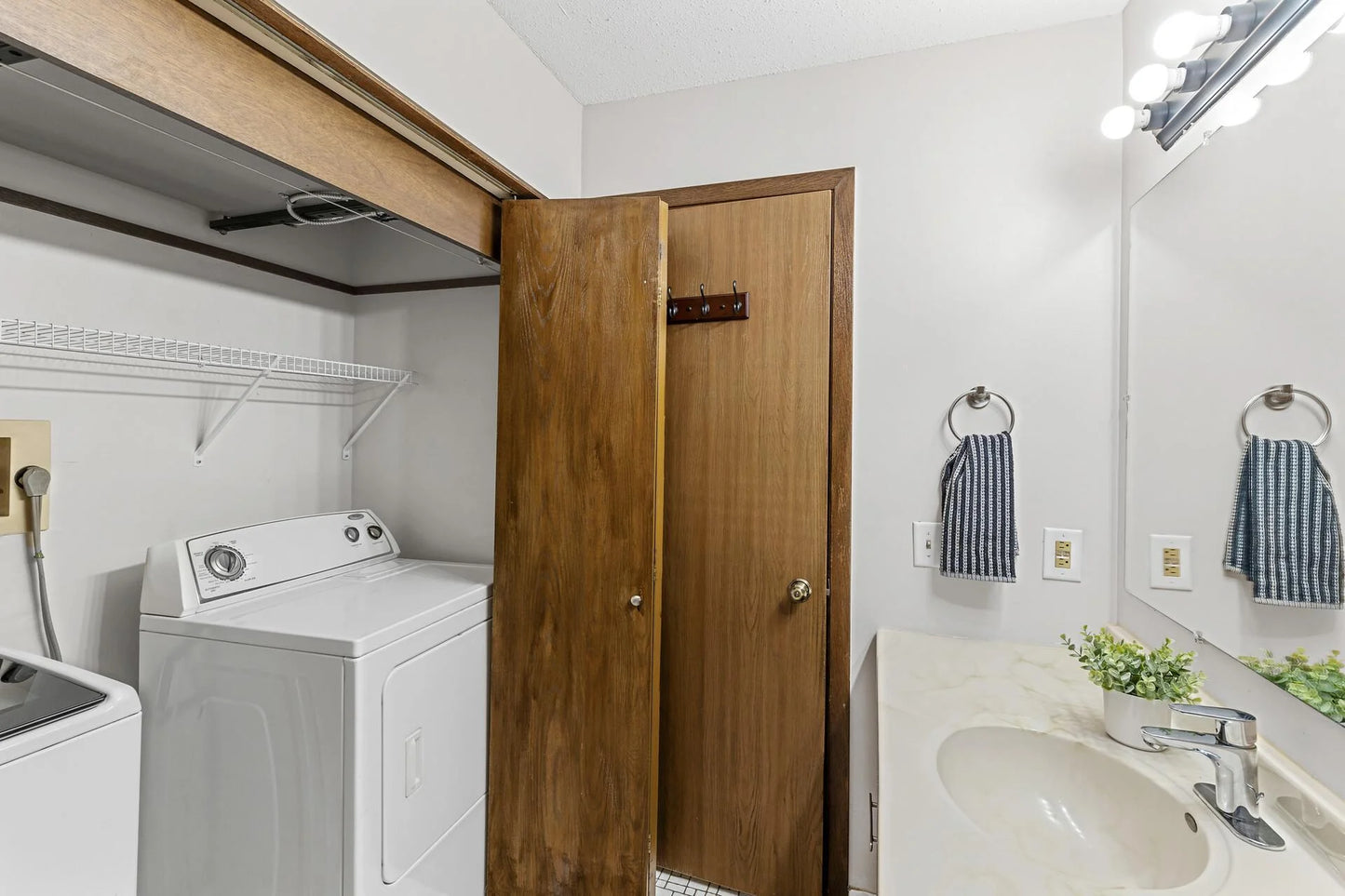 10441 Greenbrier Road, Minnetonka, MN 55305