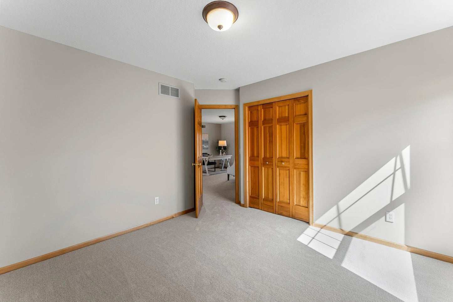 2408 Hunter Drive, Chanhassen, MN 55317