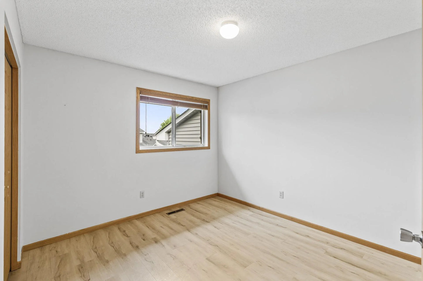 631 Woodduck Drive, Woodbury, MN 55125