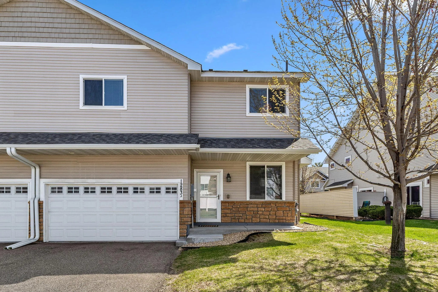 1283 County Road D Circle, Vadnais Heights, MN 55109