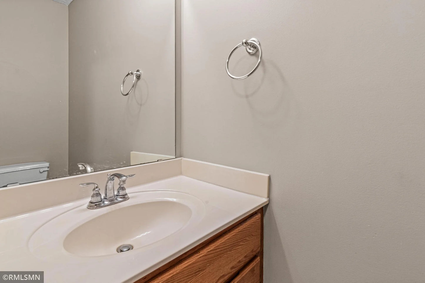 4923 Grenwich Place, Oakdale, MN 55128