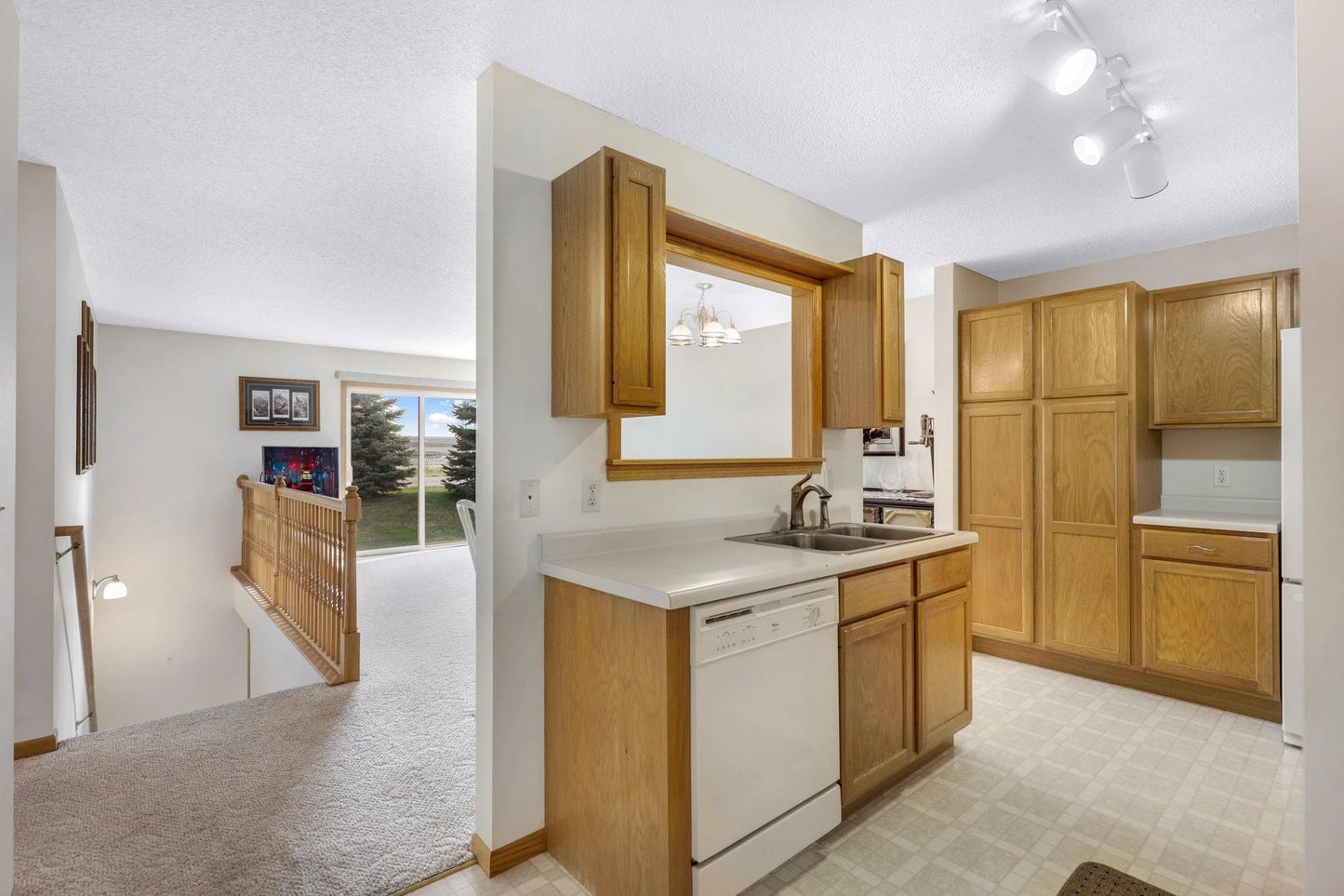 10450 64th Way, Albertville, MN 55301