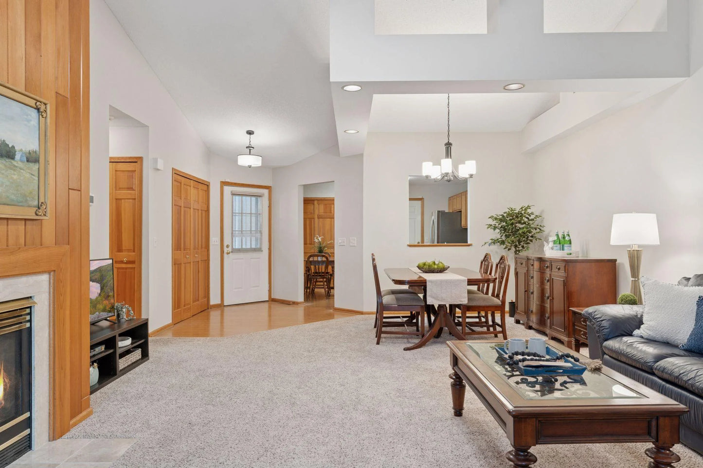 502 Deer Ridge Lane, Maplewood, MN 55119