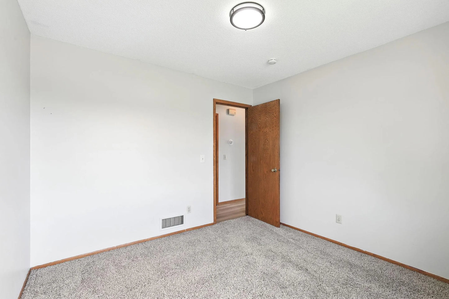 2515 Royals Drive, Minnetonka, MN 55305
