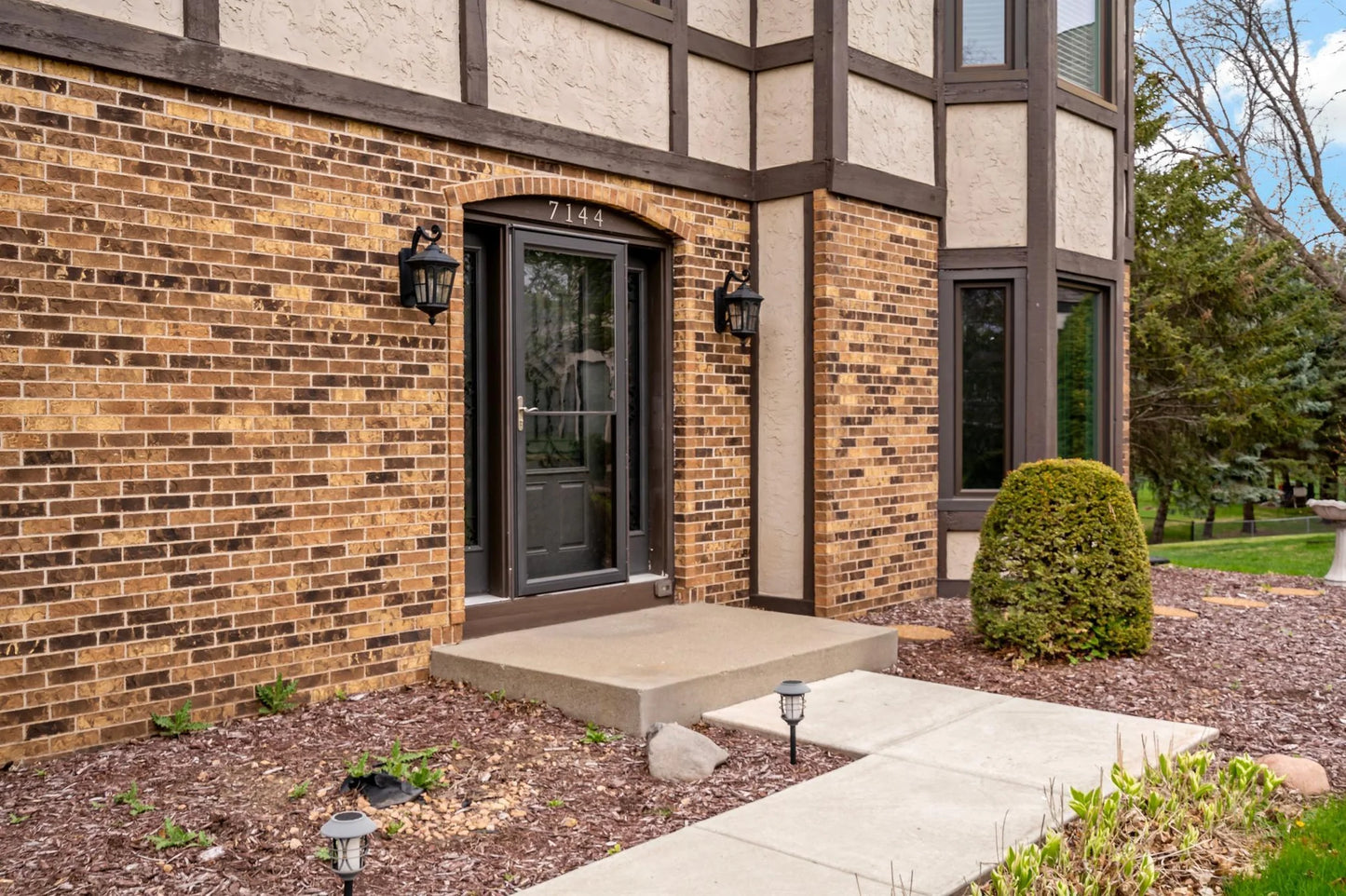 7144 Sherwood Road, Woodbury, MN 55125