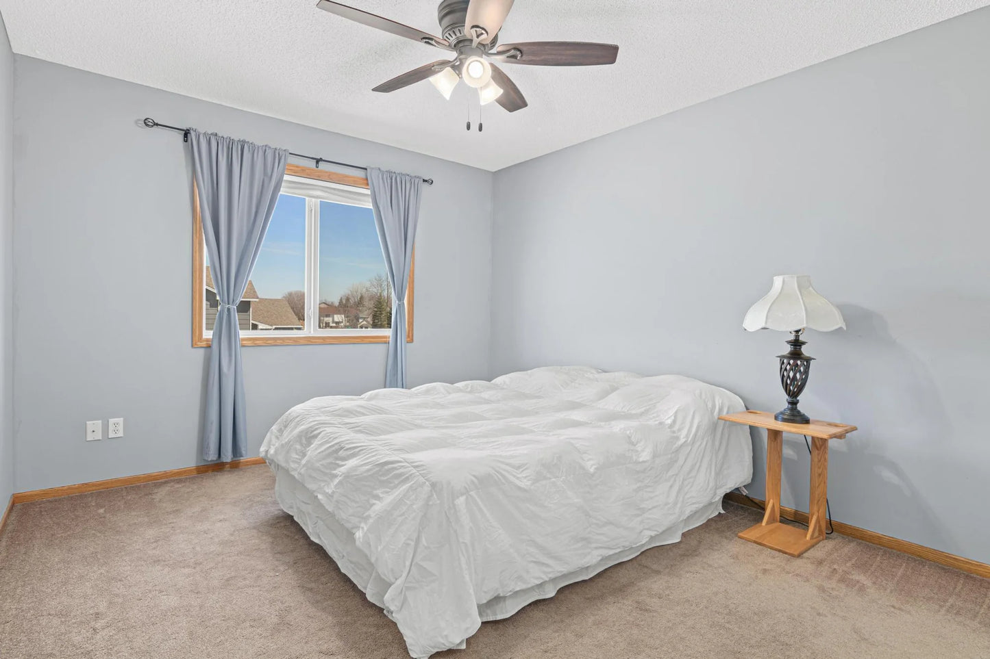 16450 Griffon Lane, Lakeville, MN 55044