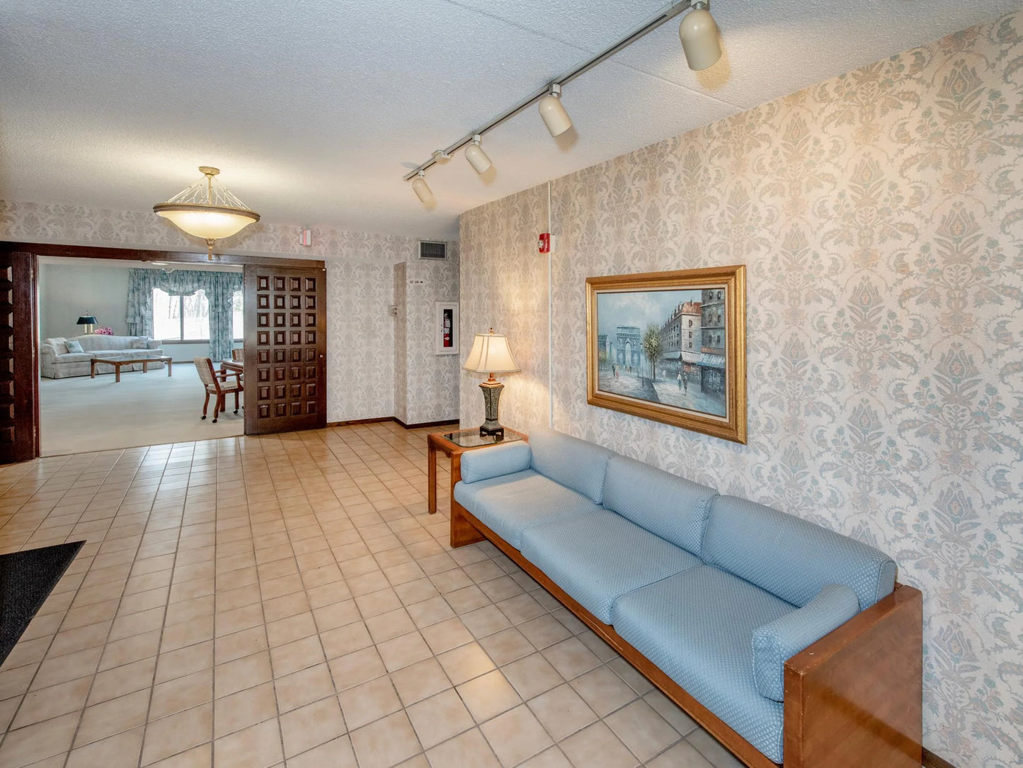 2485 Londin Lane, Maplewood, MN 55119