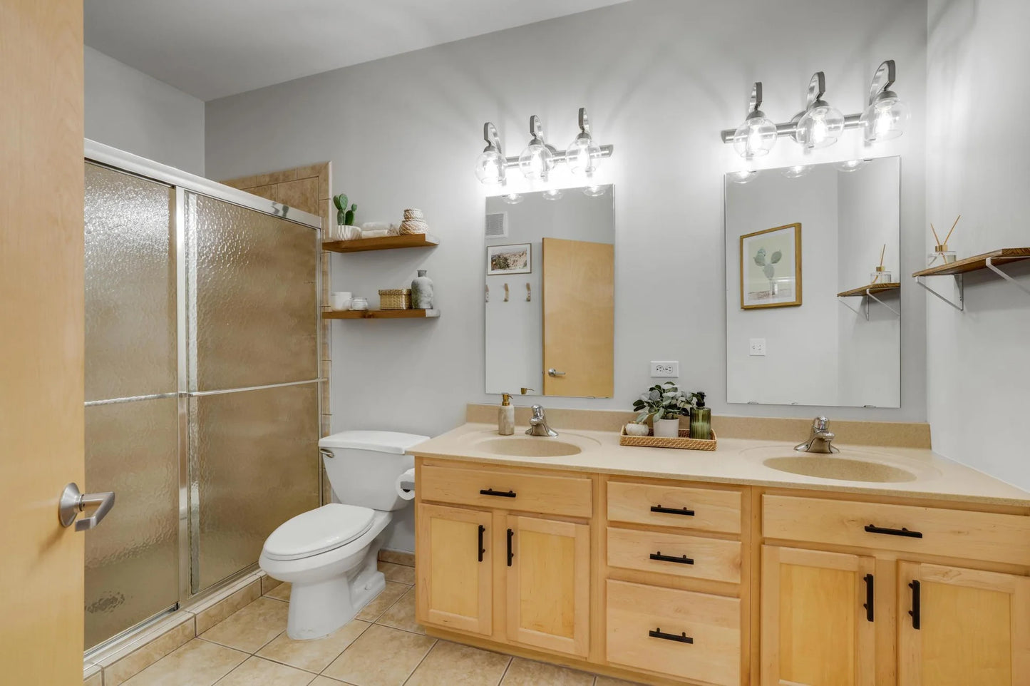 2565 Franklin Avenue, Saint Paul, MN 55114
