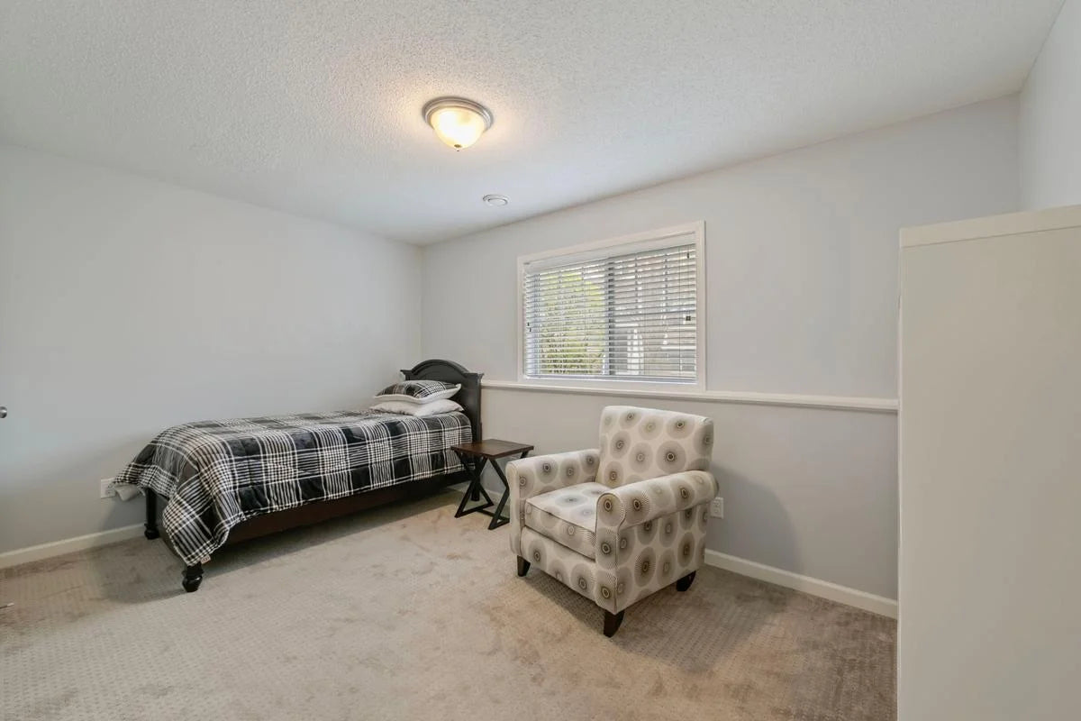 11300 Sandcastle Drive, Woodbury, MN 55129