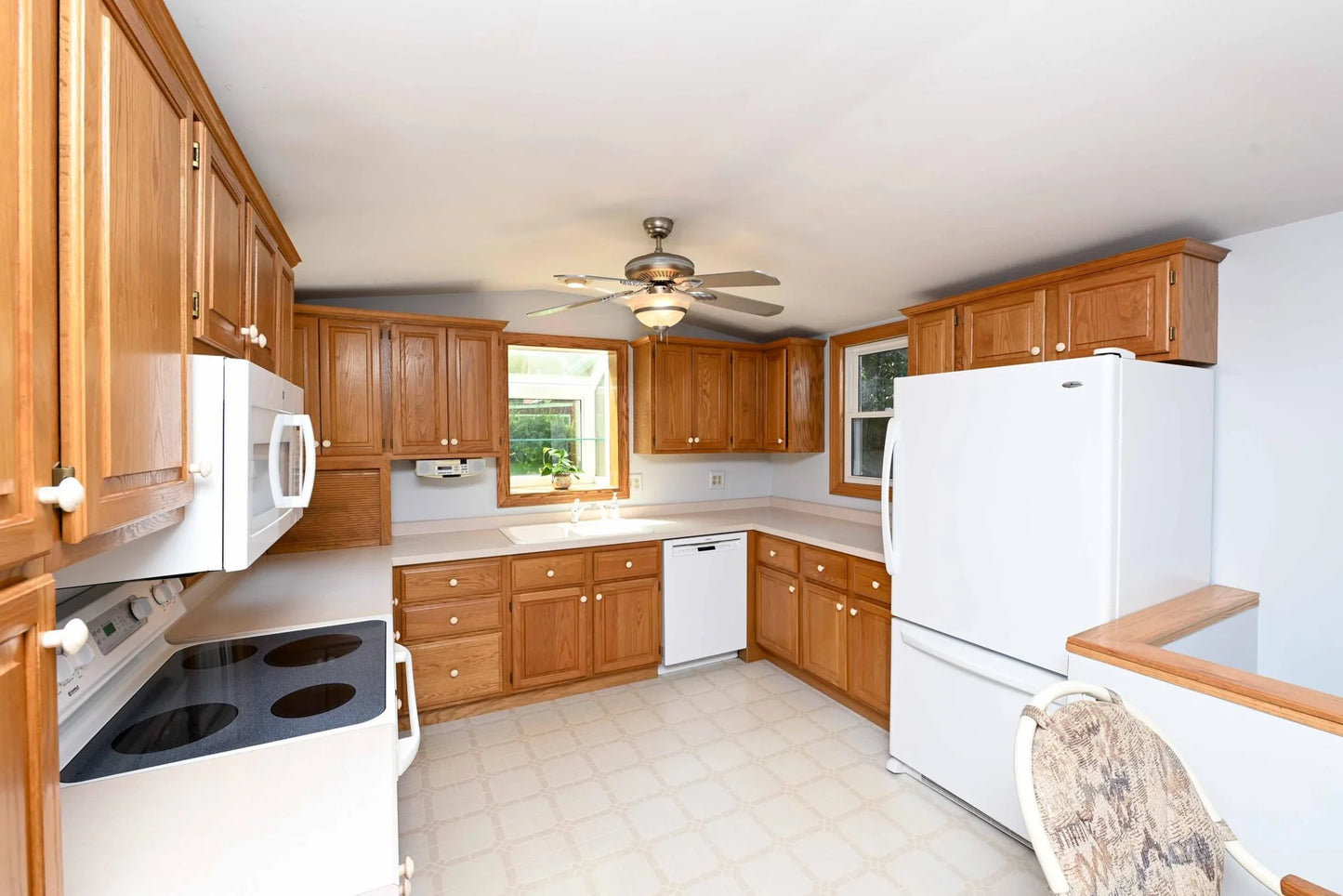 4760 Vine Hill Road, Deephaven, MN 55331