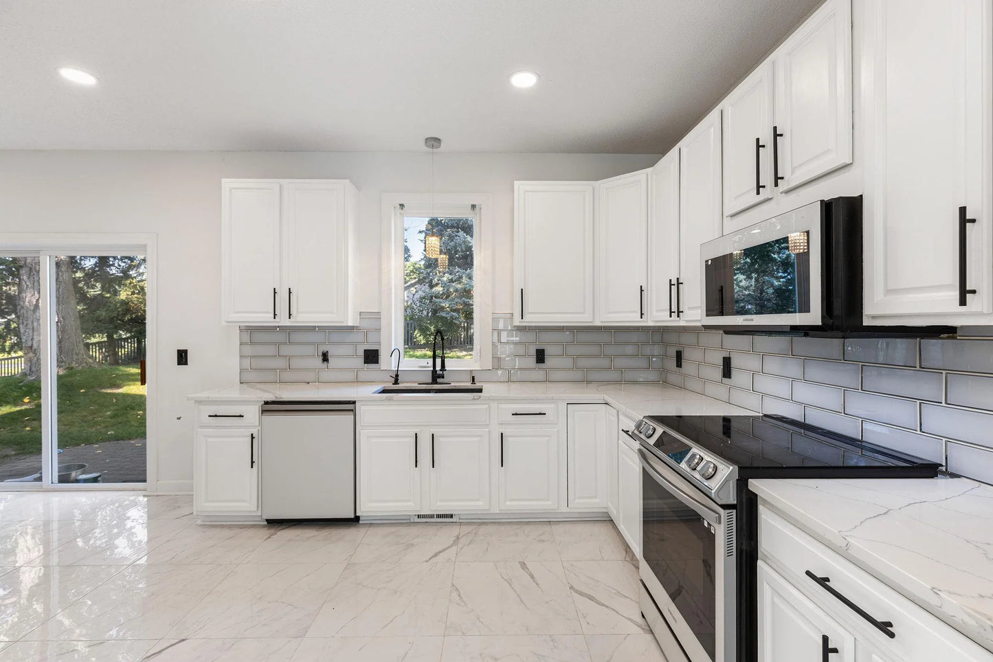 1042 Earley Lake Place, Burnsville, MN 55306