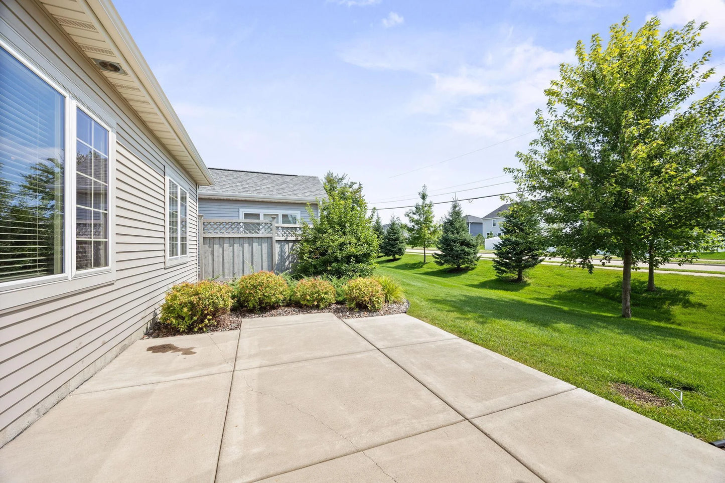 1045 Roselyn Drive, Victoria, MN 55386