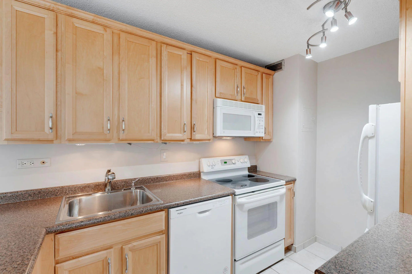19 1st Street, Minneapolis, MN 55401