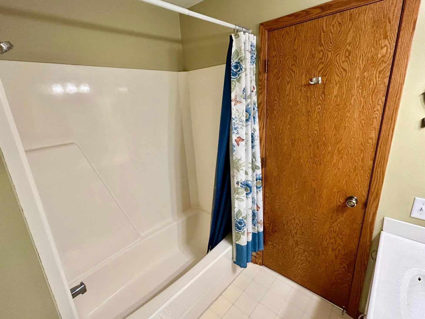 4378 Buckingham Court, Vadnais Heights, MN 55127