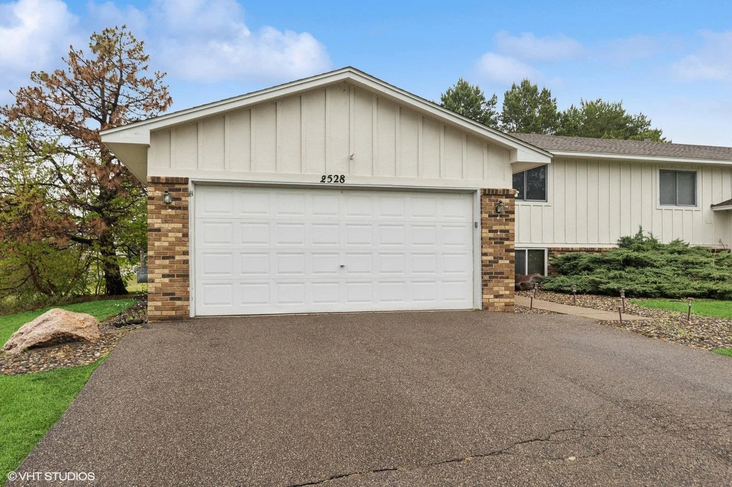 2528 Birchview Lane, Minnetonka, MN 55305