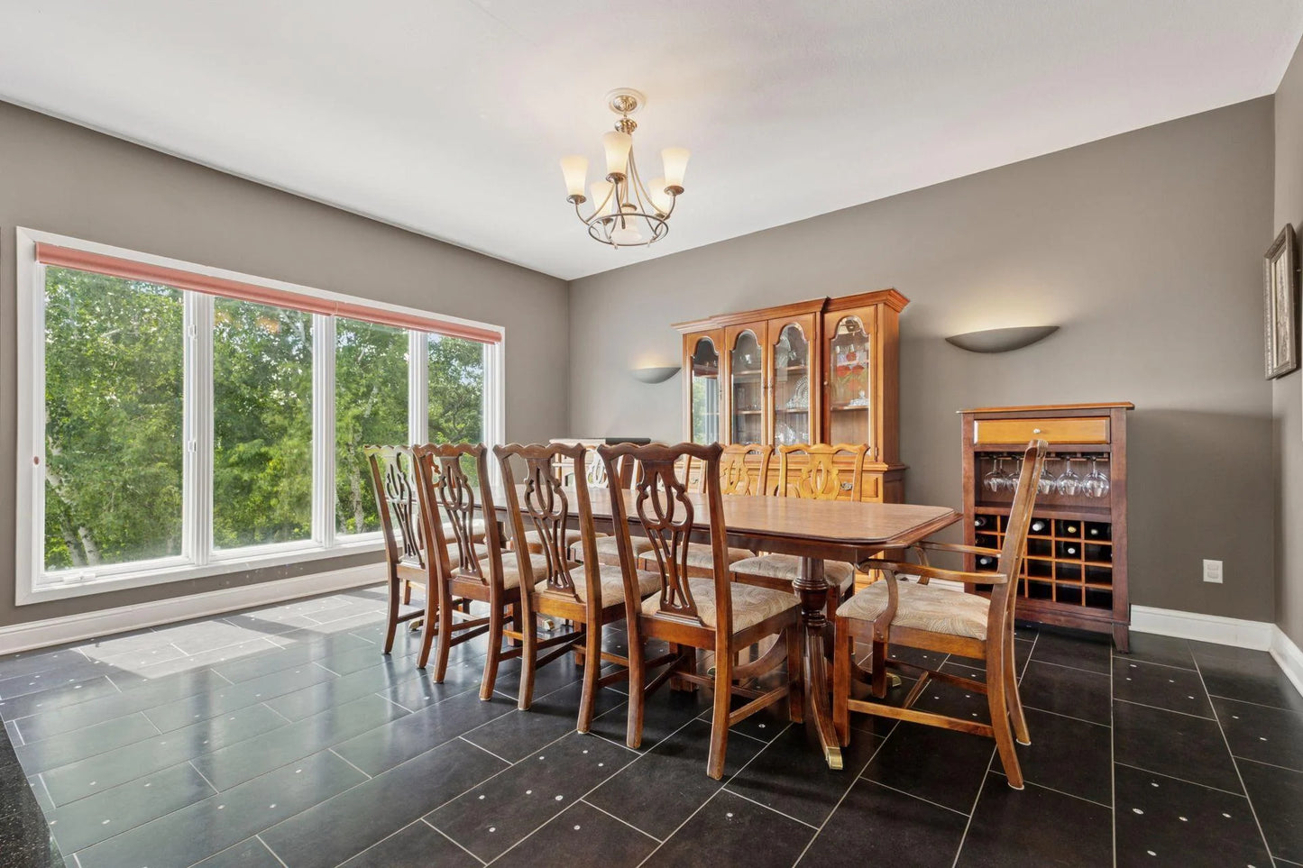 10460 Bluff Circle, Chanhassen, MN 55318