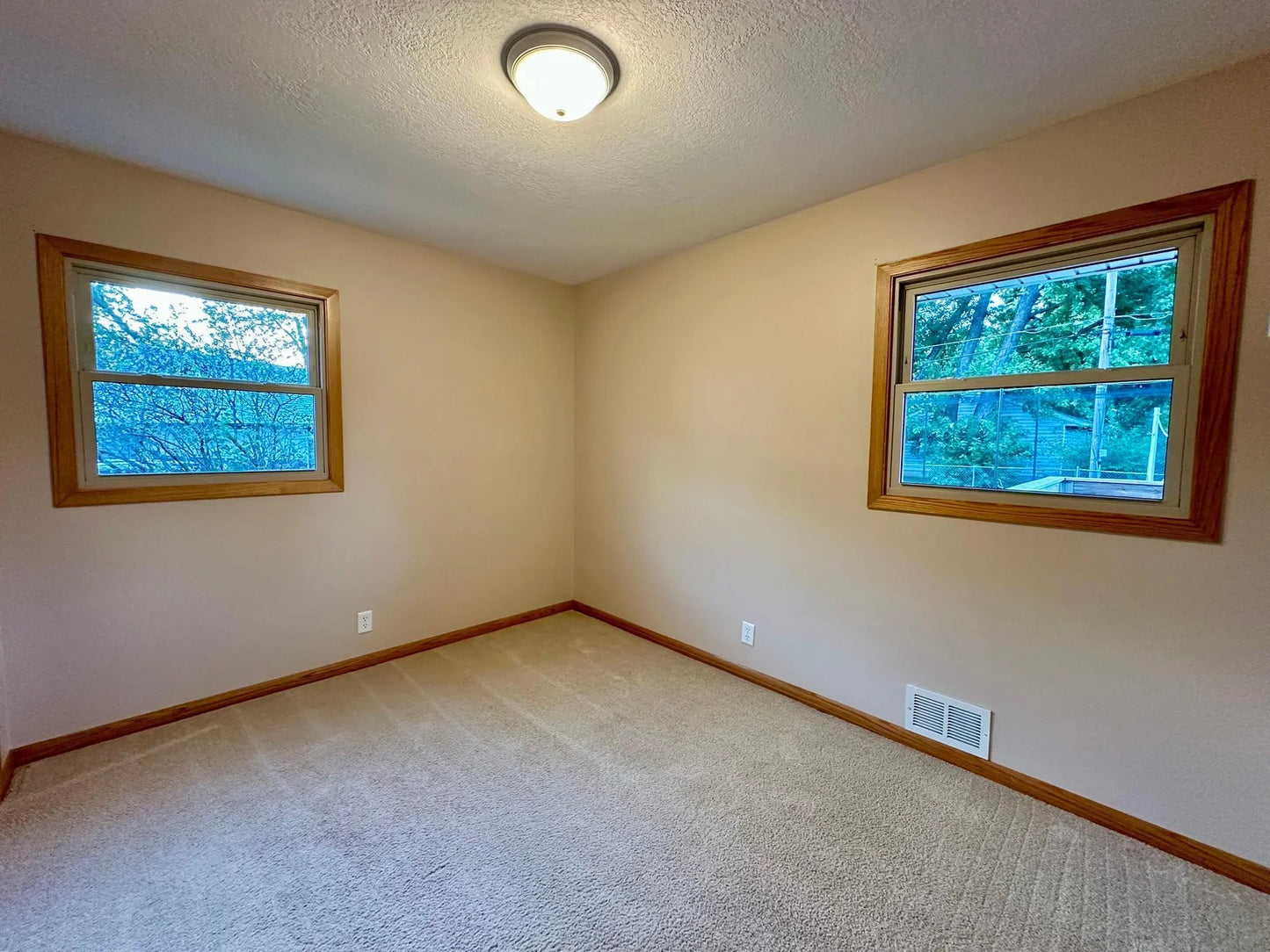 6190 Dell Lane, Woodbury, MN 55125