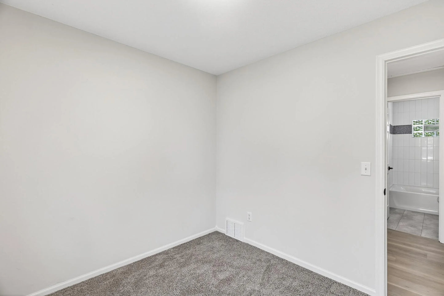 1042 Sibley Street, Shakopee, MN 55379