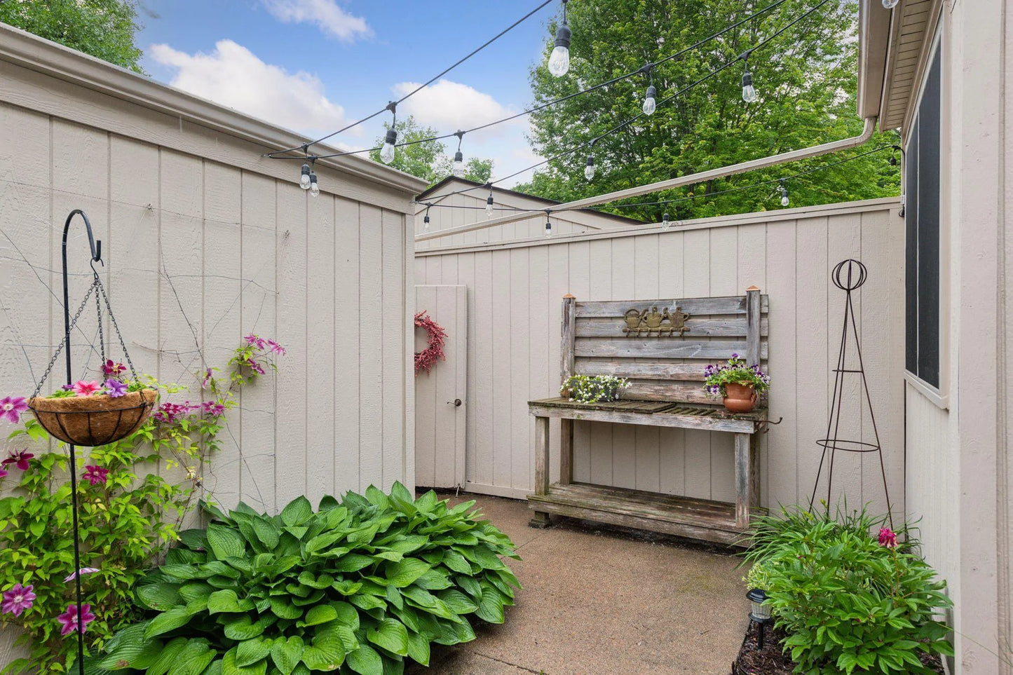 1623 Black Oaks Place, Plymouth, MN 55447