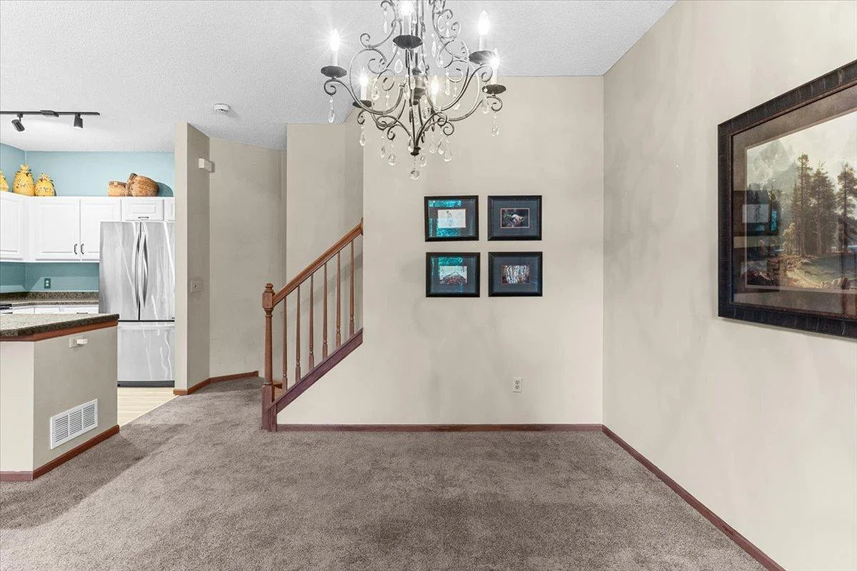 577 Woodduck Drive, Woodbury, MN 55125