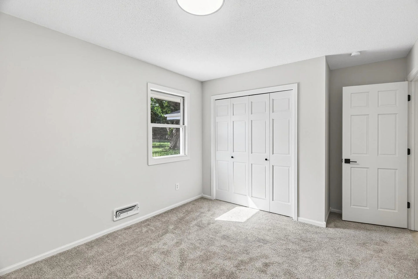 1042 Sibley Street, Shakopee, MN 55379