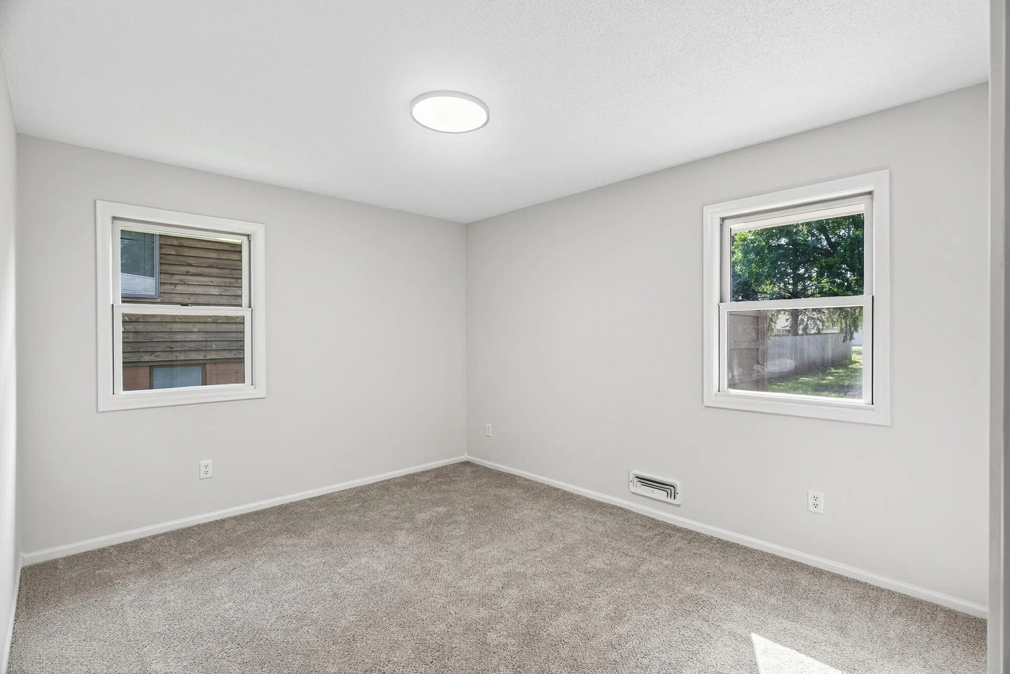1042 Sibley Street, Shakopee, MN 55379