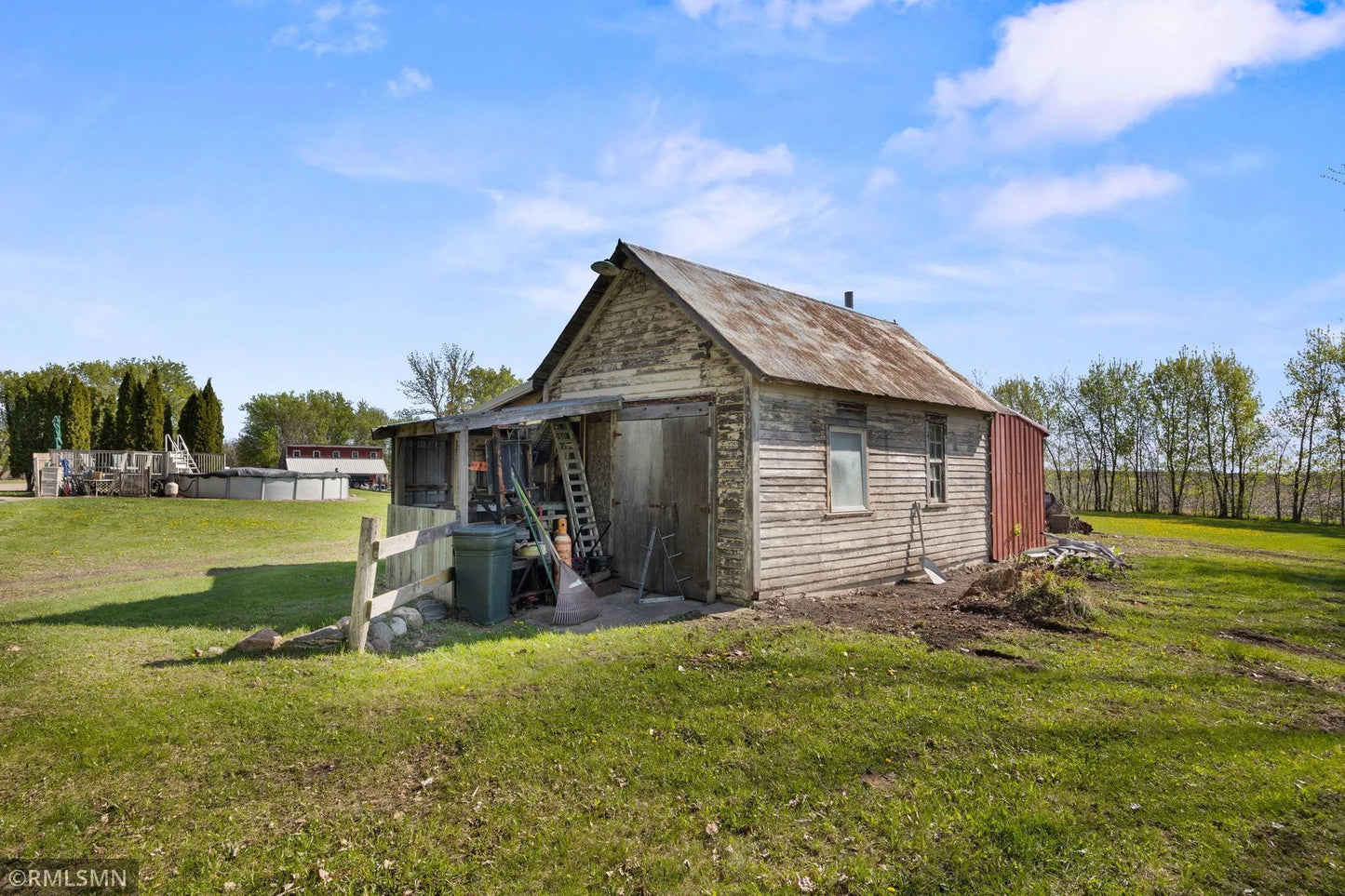 5664 County Road 7 , Howard Lake, MN 55349