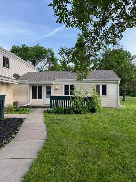 4918 Grenwich Trail, Oakdale, MN 55128