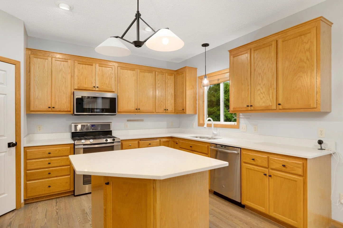 10935 Eagle View Place, Woodbury, MN 55129
