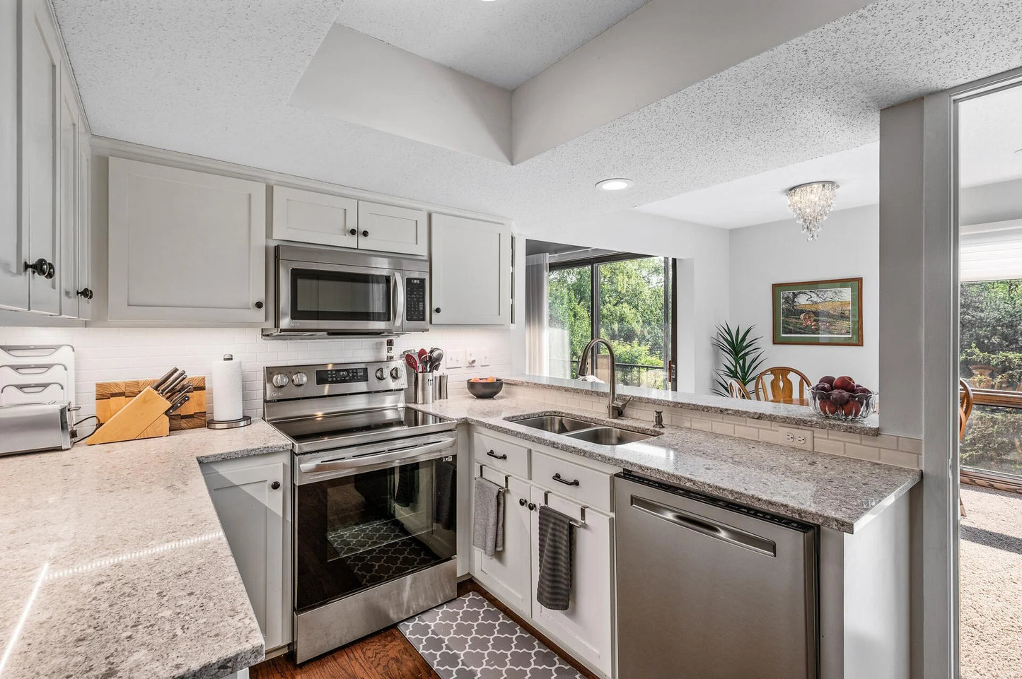 6075 Lincoln Drive, Edina, MN 55436