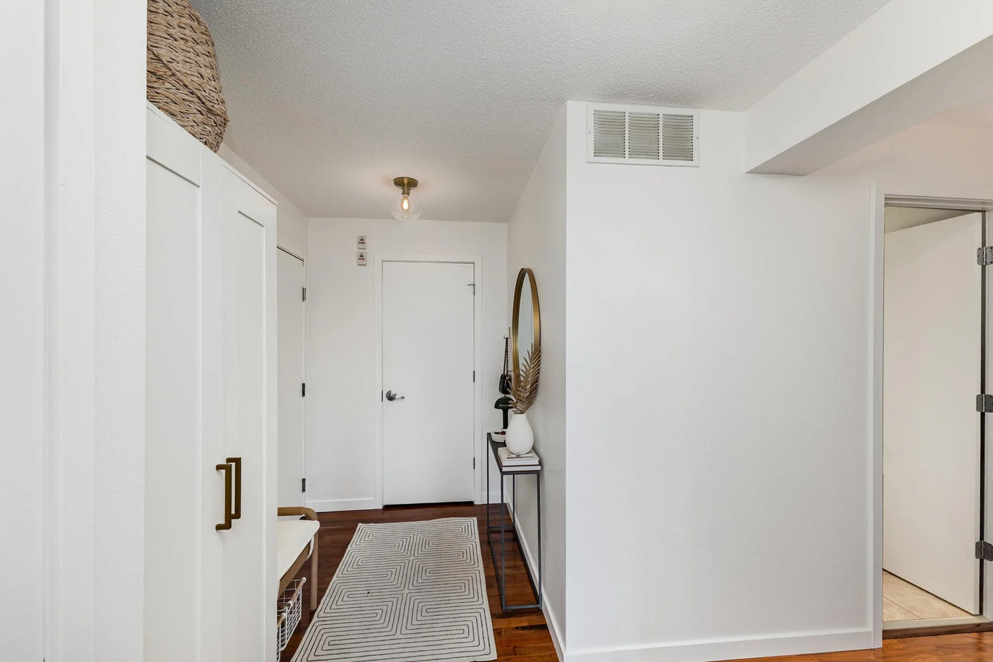 52 Groveland Terrace, Minneapolis, MN 55403