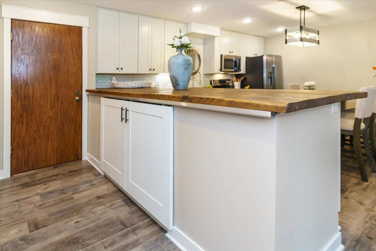 10501 Cedar Lake Road, Minnetonka, MN 55305