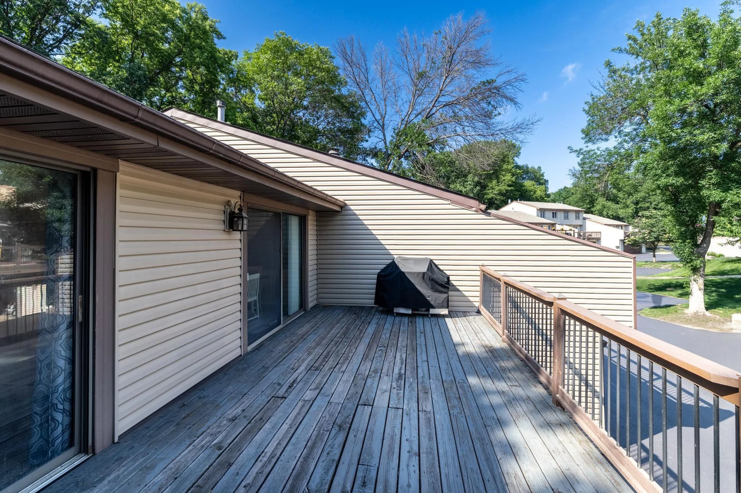 256 River Woods Lane, Burnsville, MN 55337
