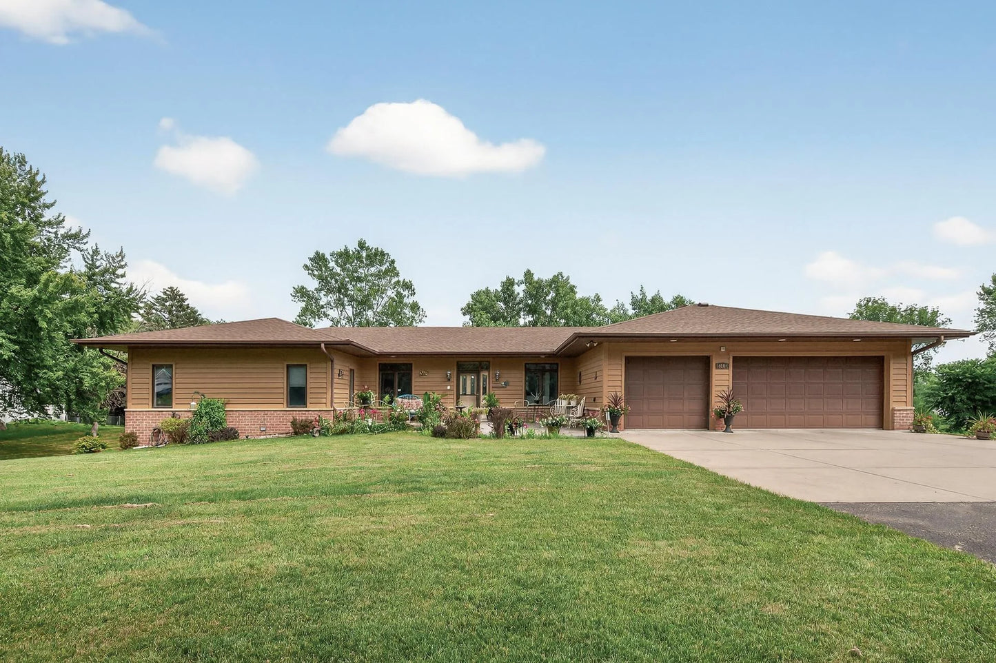 6090 Babcock Trail, Inver Grove Heights, MN 55077