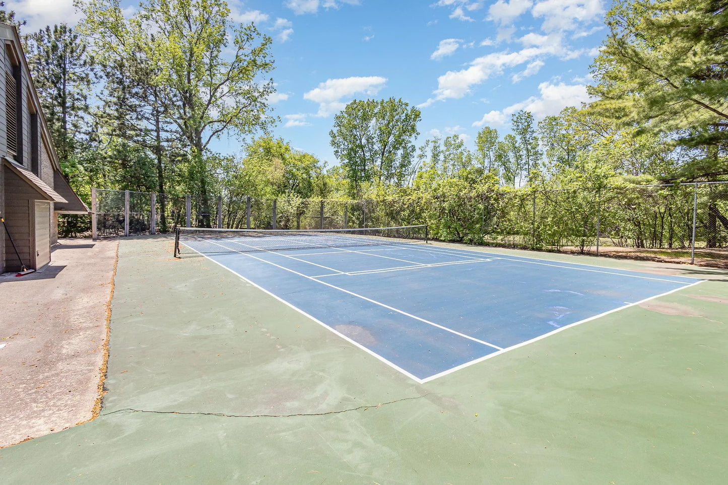6085 Lincoln Drive, Edina, MN 55436