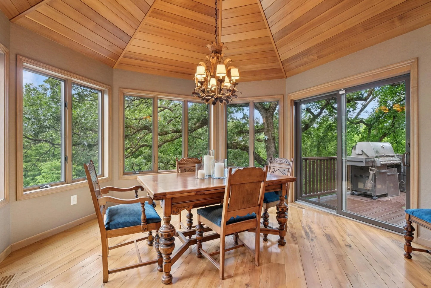 10420 Bluff Circle, Chaska, MN 55318