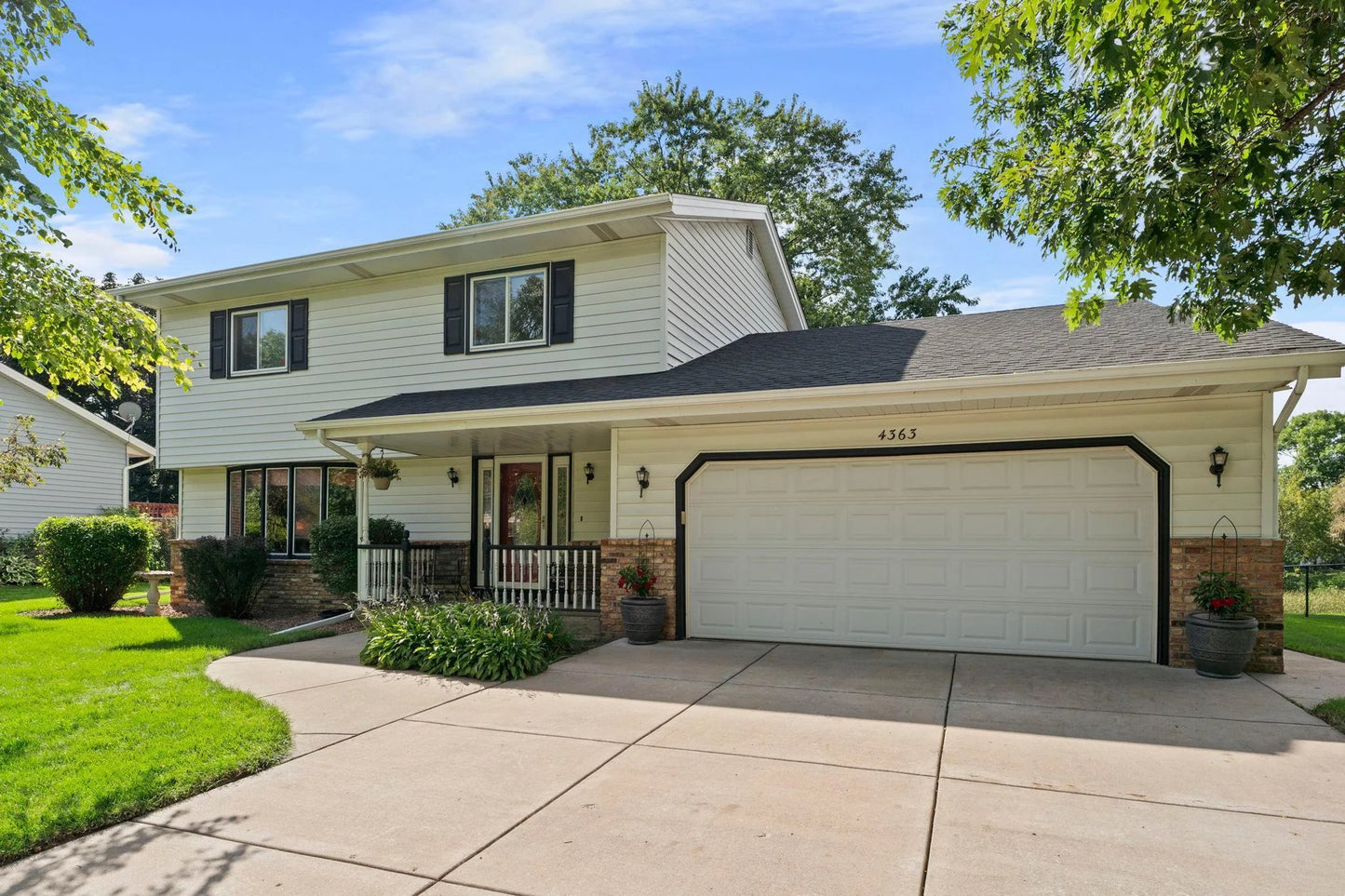 4363 Bramblewood Avenue, Vadnais Heights, MN 55127