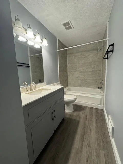 4918 Grenwich Trail, Oakdale, MN 55128