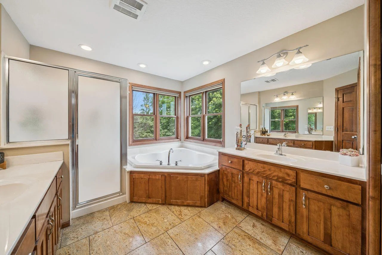 4628 Pinetree Curve, Eagan, MN 55122