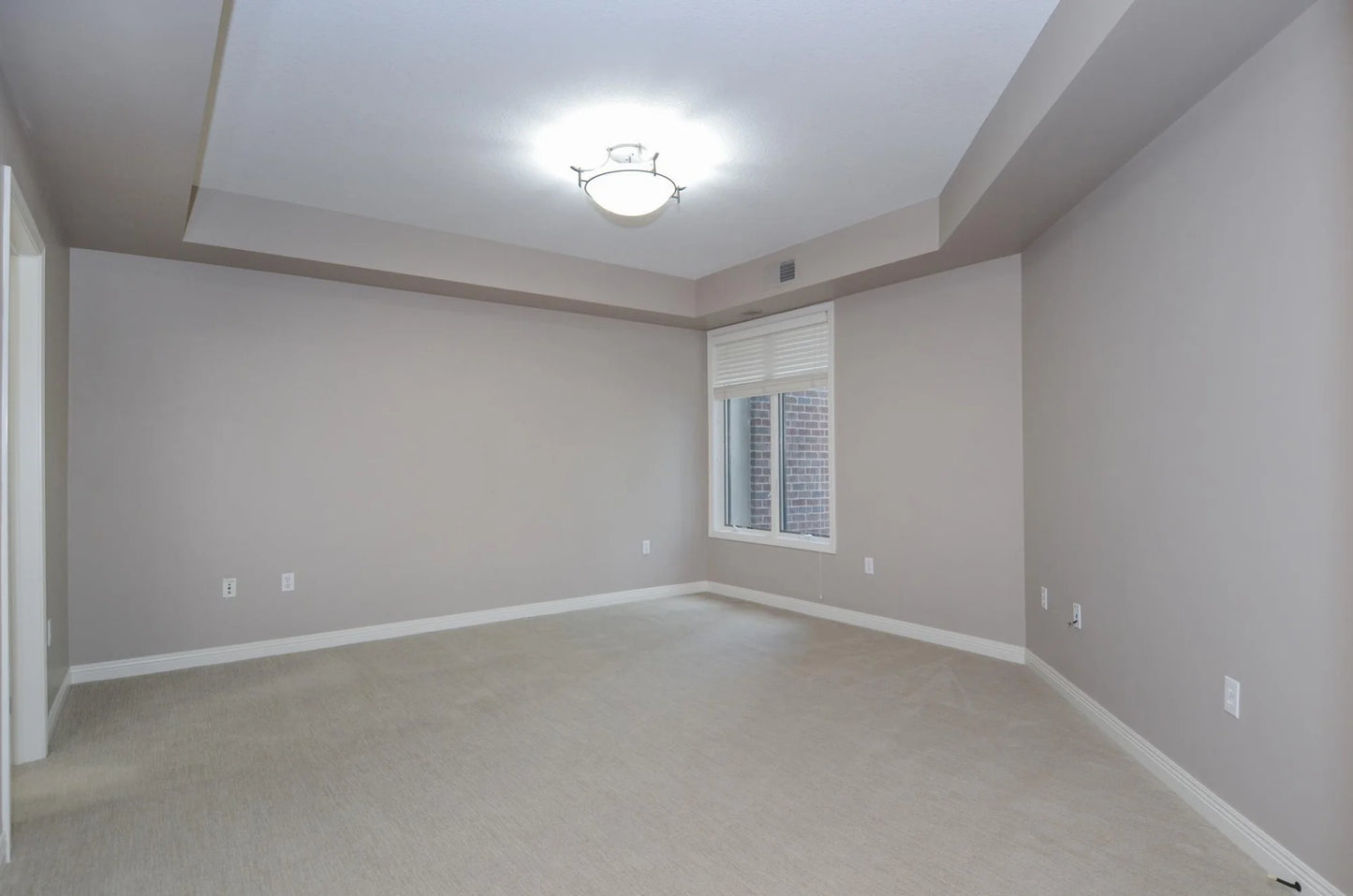5225 Grandview Square, Edina, MN 55436