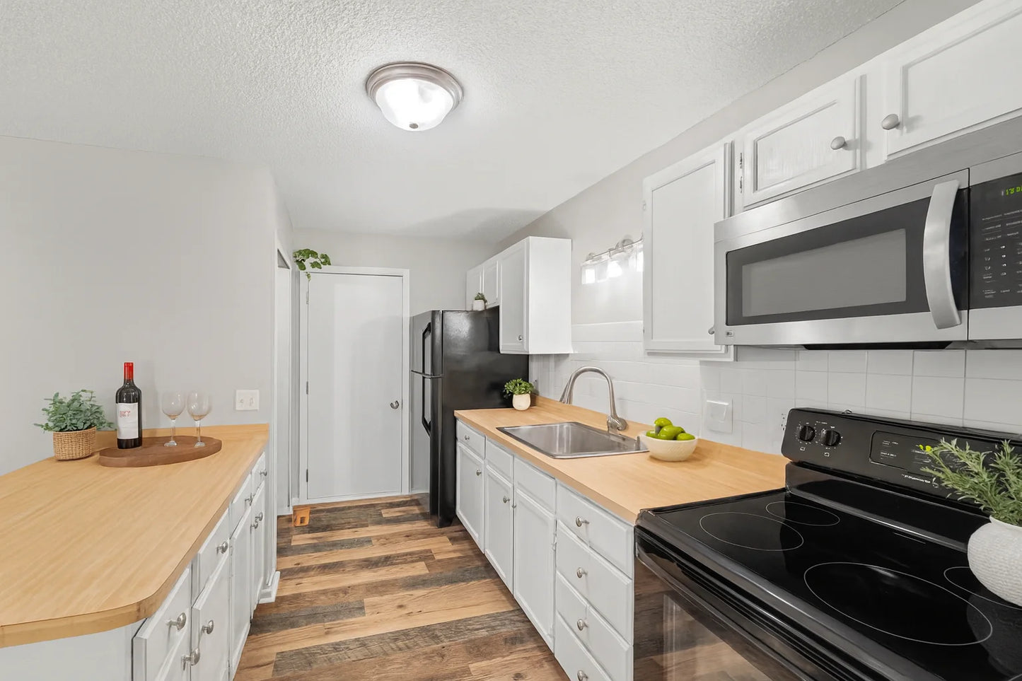 992 Pond View Court, Vadnais Heights, MN 55127