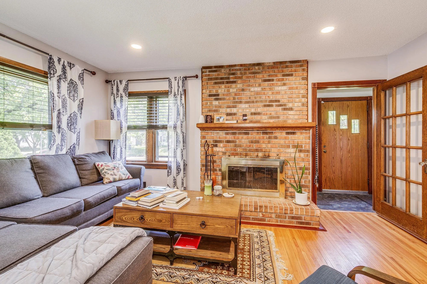 3807 Hubbard Avenue, Robbinsdale, MN 55422