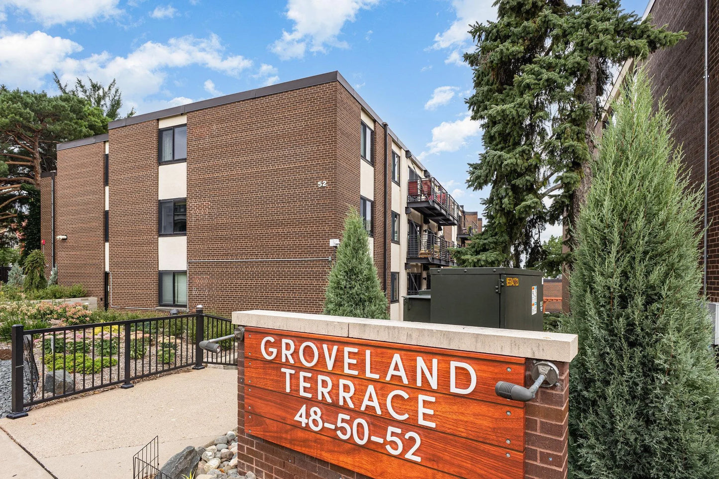 52 Groveland Terrace, Minneapolis, MN 55403