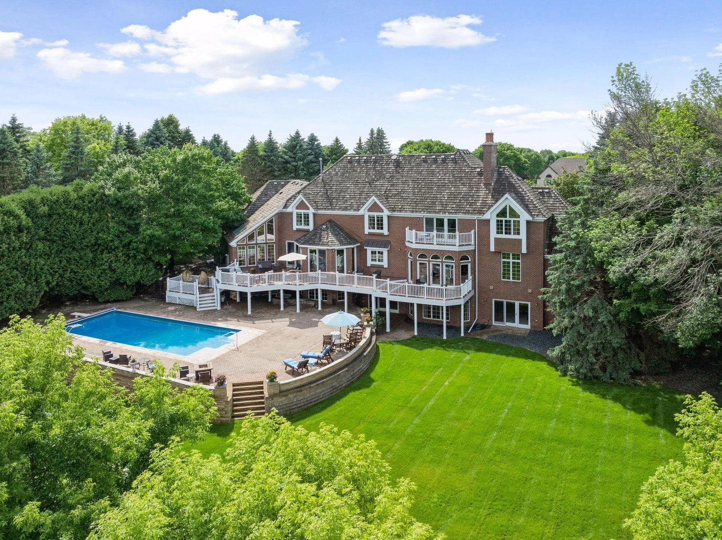 10 Apple Orchard Court, Dellwood, MN 55110