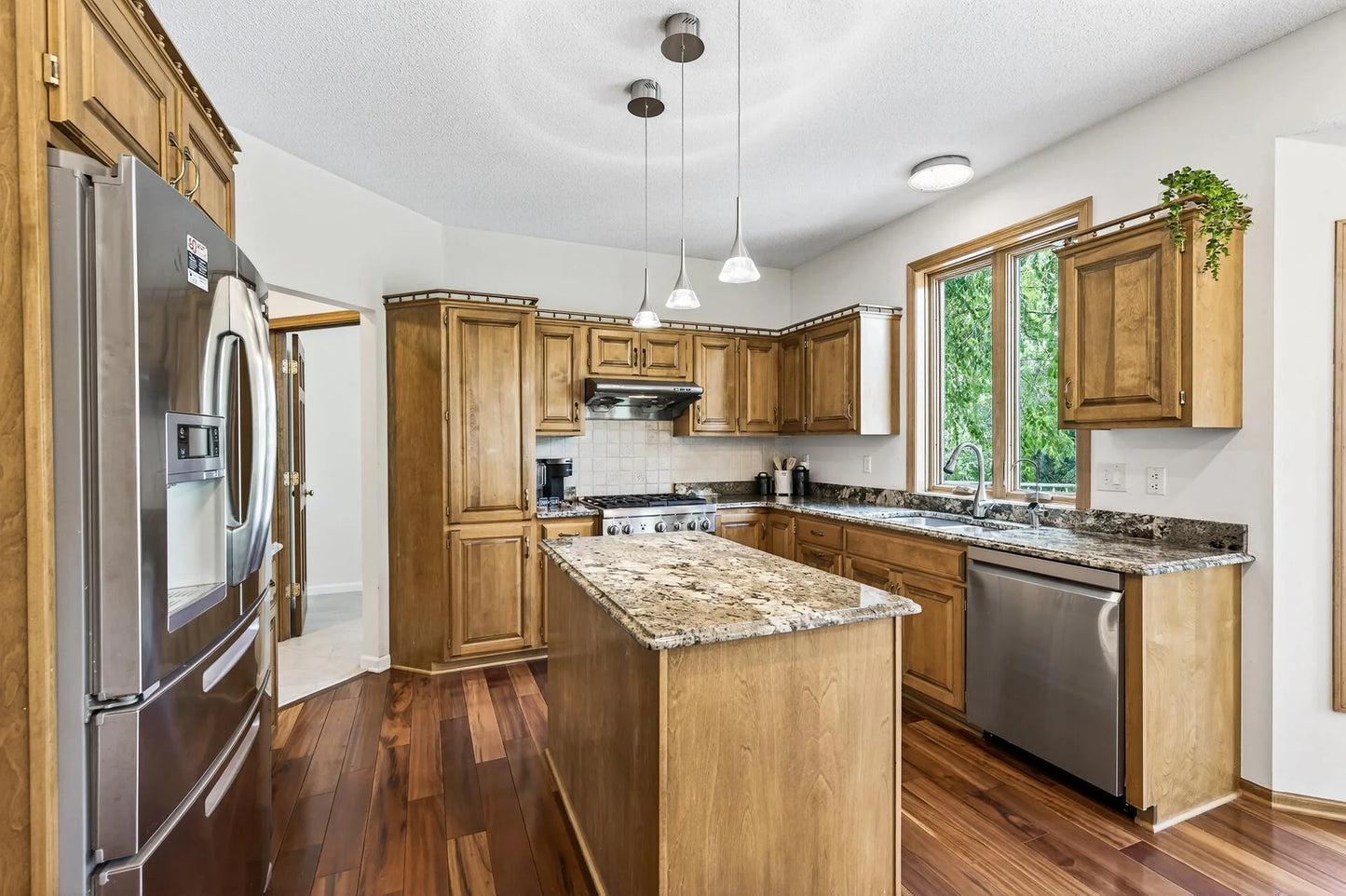 2545 Hillwood Drive, Maplewood, MN 55119