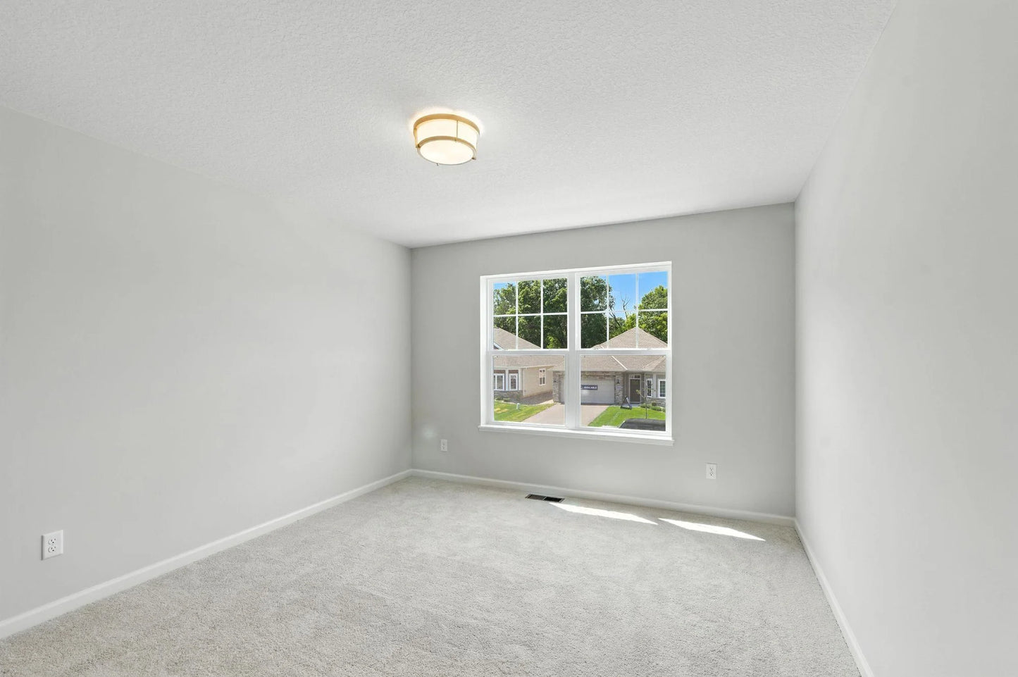 10467 Glenbrook Avenue, Cottage Grove, MN 55016