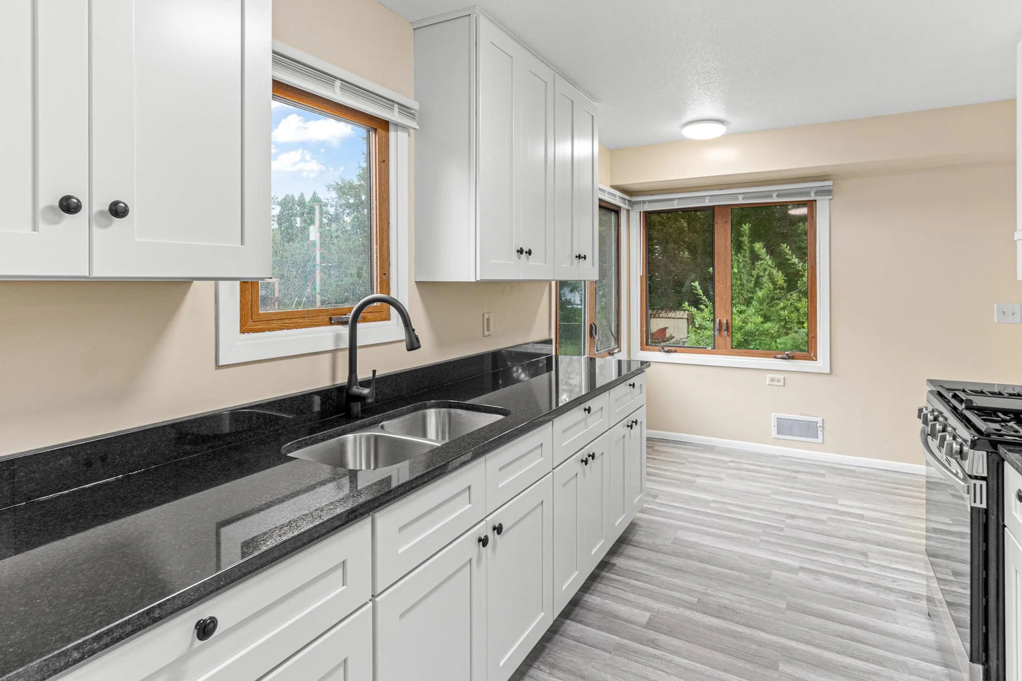 6225 Century Boulevard, Brooklyn Park, MN 55429