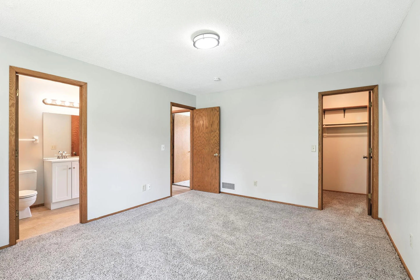 2515 Royals Drive, Minnetonka, MN 55305