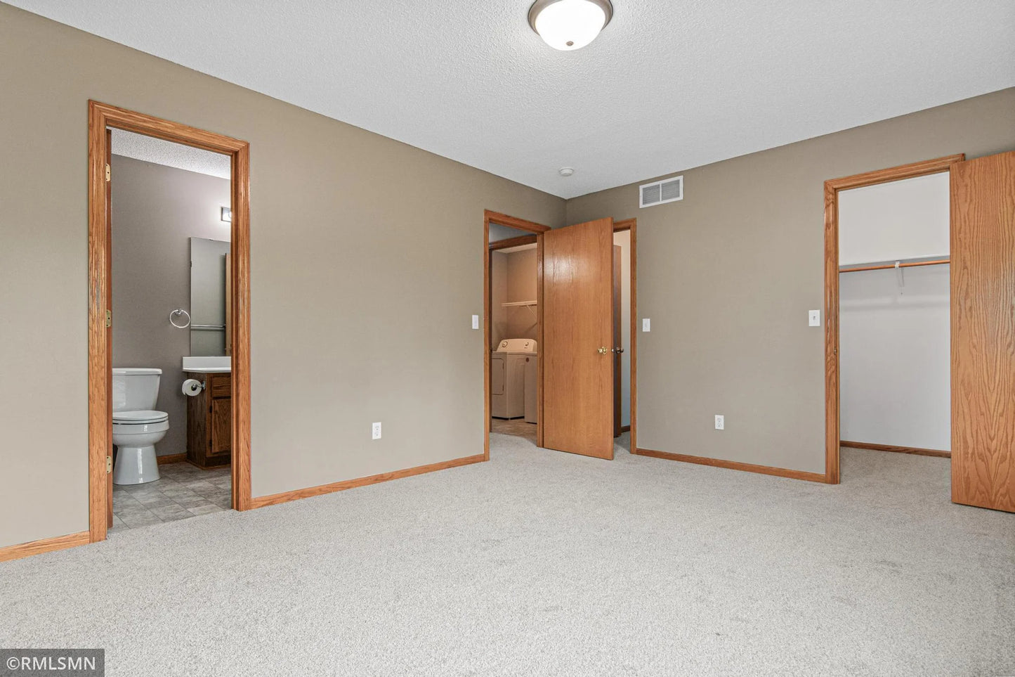 4923 Grenwich Place, Oakdale, MN 55128