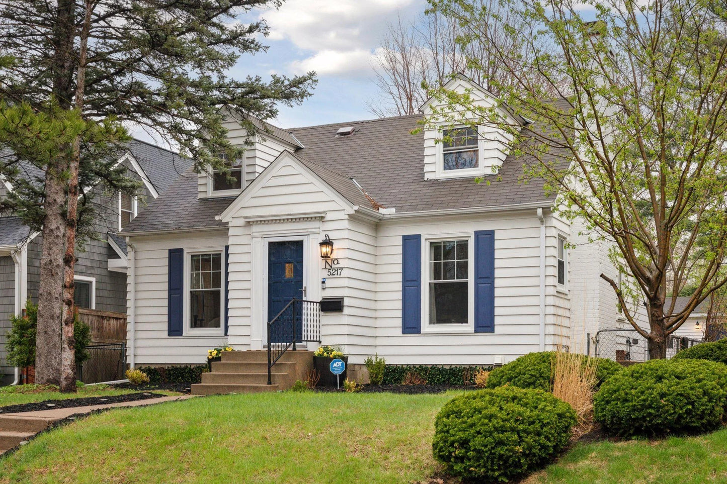 5217 France Avenue, Minneapolis, MN 55410